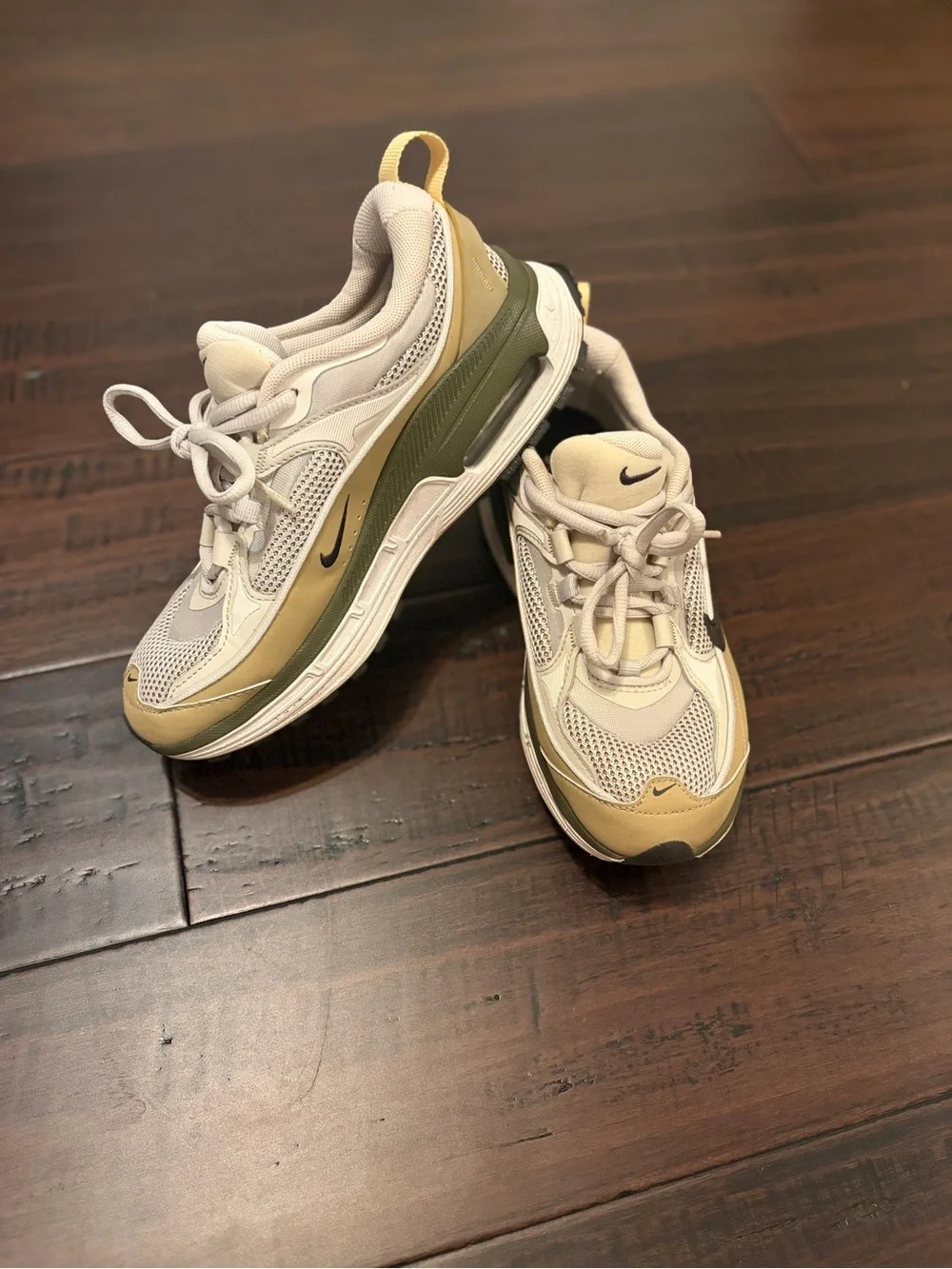 Nike Air Max Bliss White and Olive Green Sneakers sporty athletic athlete shoes